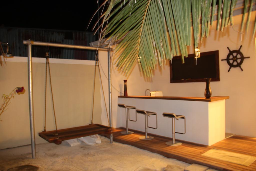 Cokes Beach House Affittacamere Thulusdhoo Esterno foto