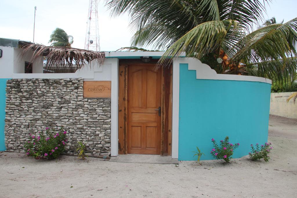 Cokes Beach House Affittacamere Thulusdhoo Esterno foto